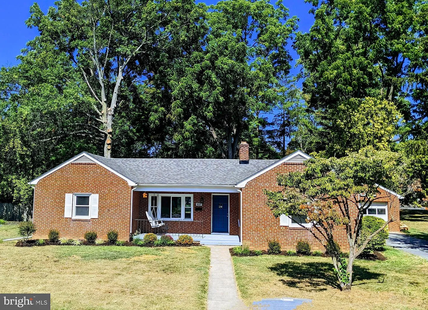 627 Grant Pl photo 1