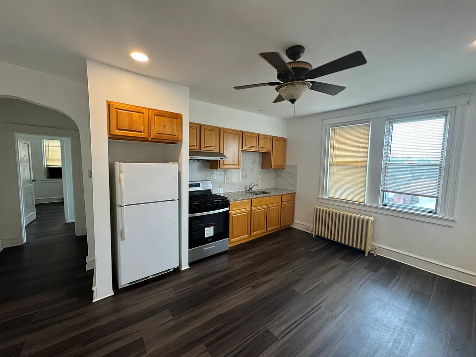 98 Lamport Rd #2