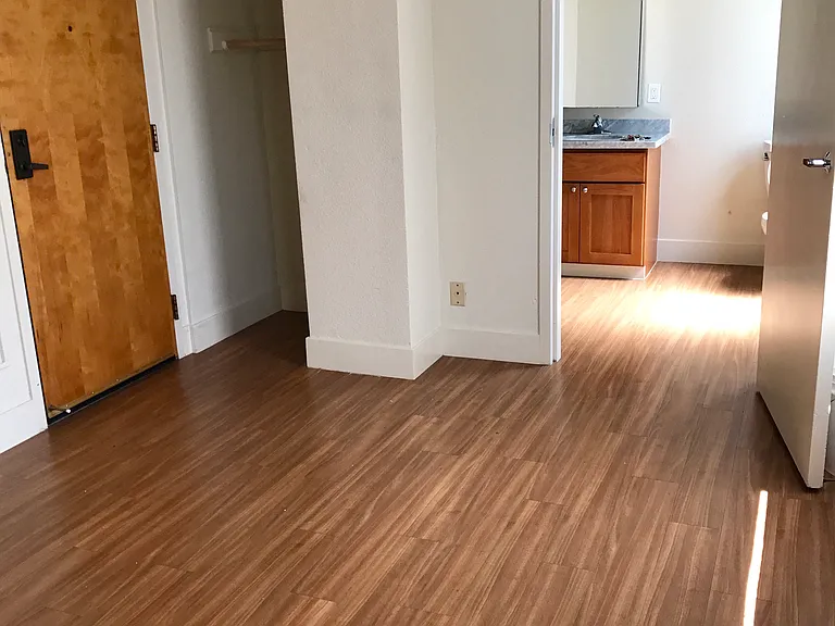 Oasis Apartments — Photo 14