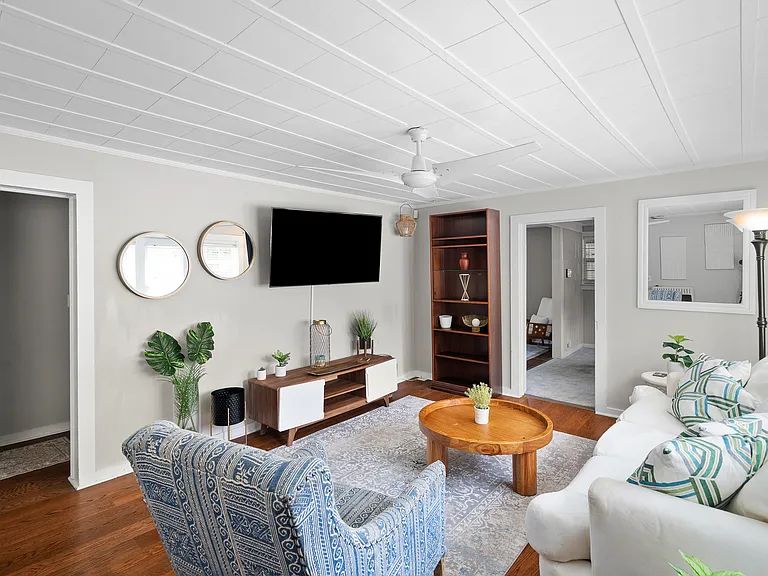 215 Wilson St — Photo 12