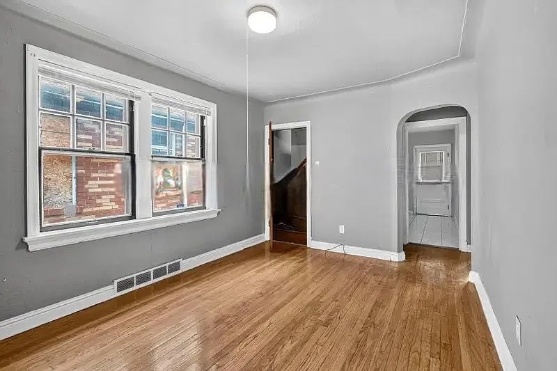 2 bed, 1052 sqft, $1,070 — Photo 2