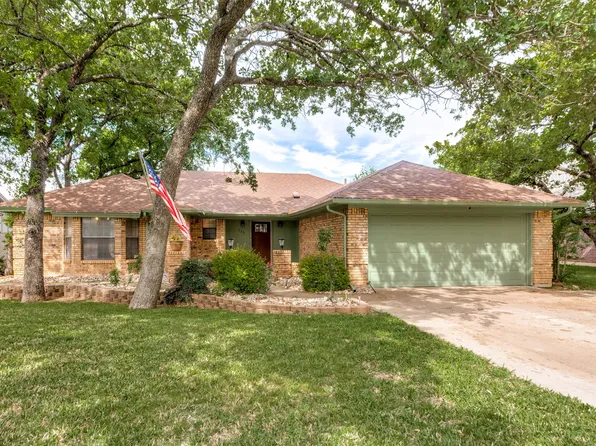 233 Billy Creek Dr, Hurst, TX 76053