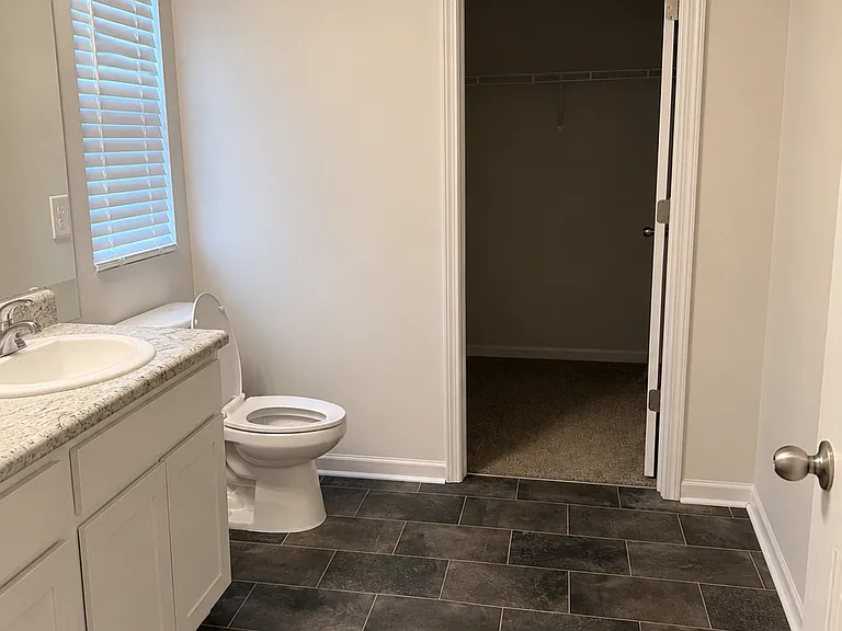 1721 Ennismore Rd — Photo 3