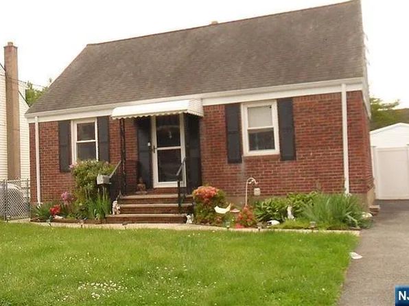 134 Gilbert Ave, Elmwood Park, NJ 07407