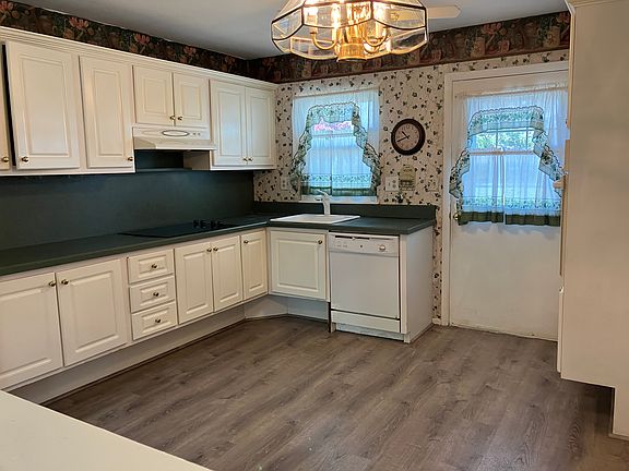 2nd image of 335A Canterbury Ct