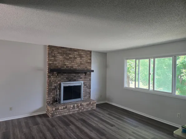 1259 Dunberry Ln, Eagan, MN 55123