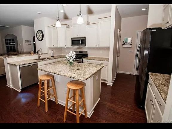 2nd image of 1541 Shannon Falls Dr