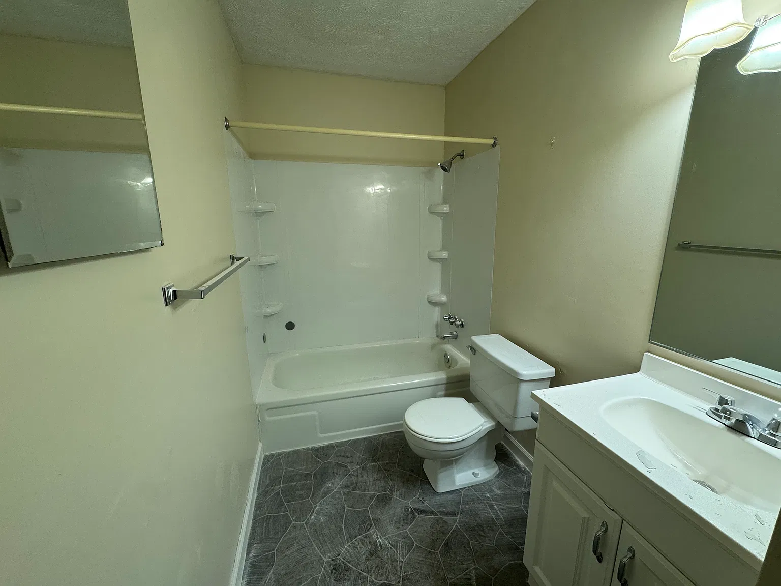 2 bed, 800 sqft, $1,000 — Photo 4