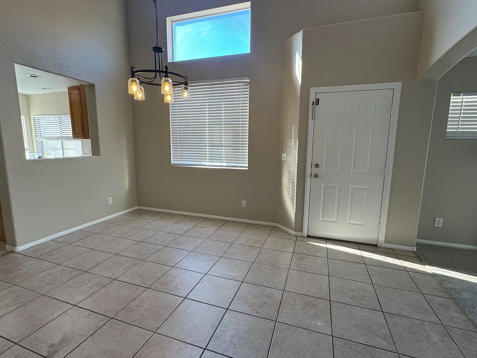 3 bed, 2.5 bath, 1450 sqft, $2,100 — Photo 3