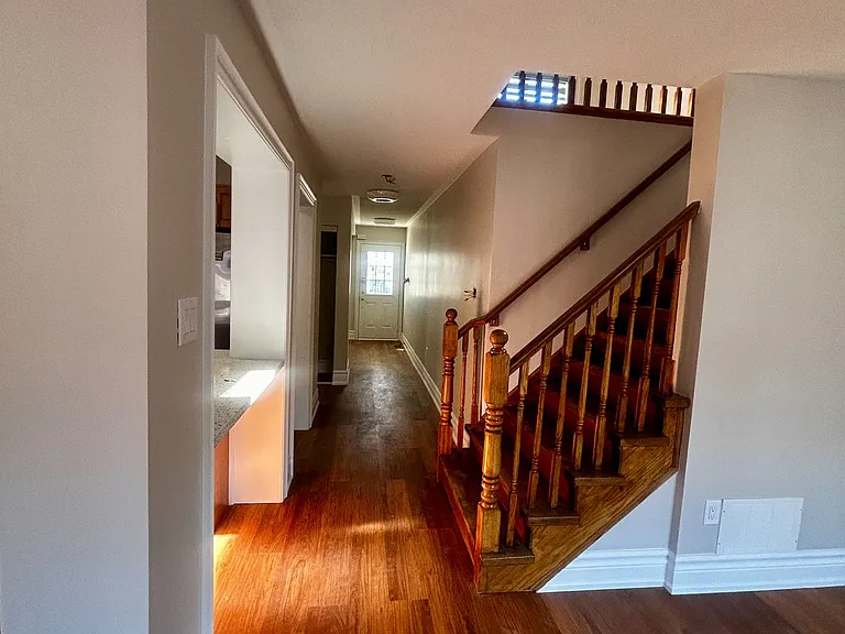 56 Coyote Cres #MAIN — Photo 4