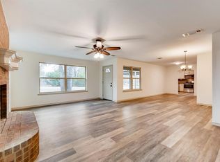 301 Oakwood St, Azle, TX 76020