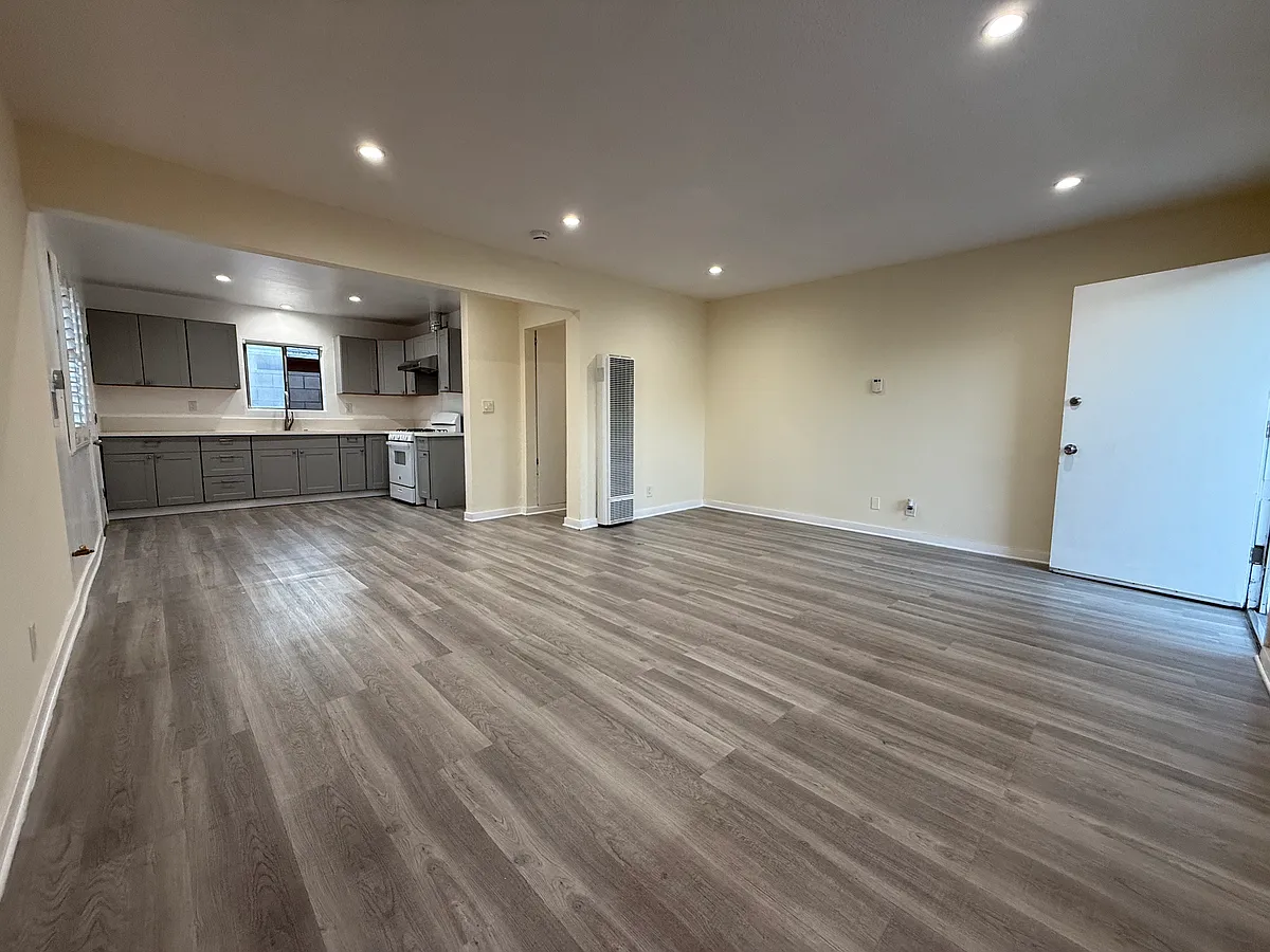 Building Photo - 2735 Leafdale Ave