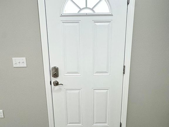 3rd image of 13680 Lawton Ln