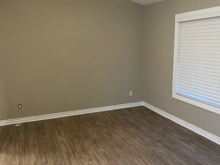 37613 Barrinson St — Photo 11