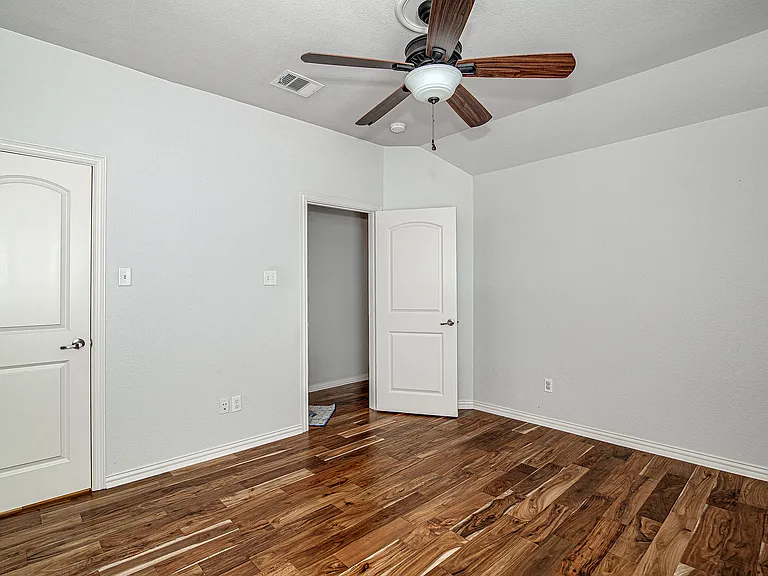 828 Thomas Crossing Dr — Photo 34