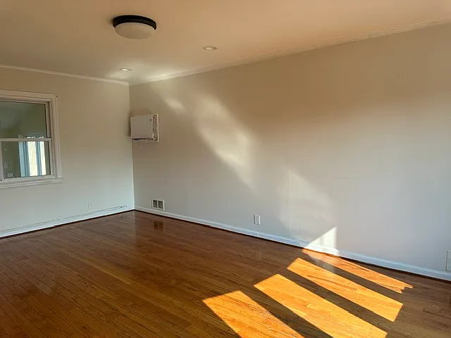 3 bed, 1066 sqft, $4,200 — Photo 2