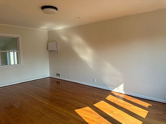 2nd image of 410 Herricks Rd