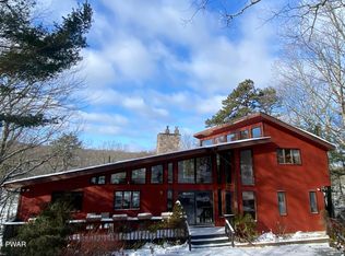 124 Roan Dr, Lords Valley, PA 18428