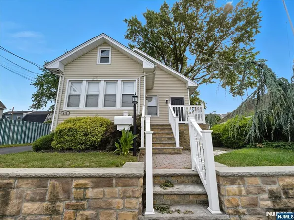 474 Willow Ave, Lyndhurst, NJ 07071