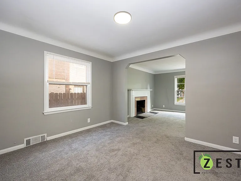 5235 Chatsworth — Photo 8