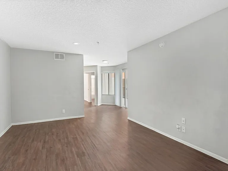 Reno Apartments — Photo 2