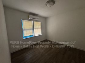 2215 Jb Jackson Jr Blvd