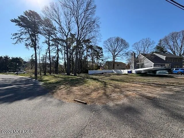 675 Thoroughfare Road photo 1