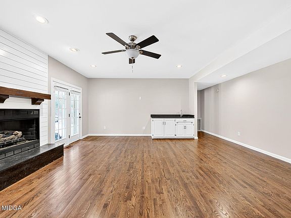 3rd image of 2586 Wesleyan Dr N