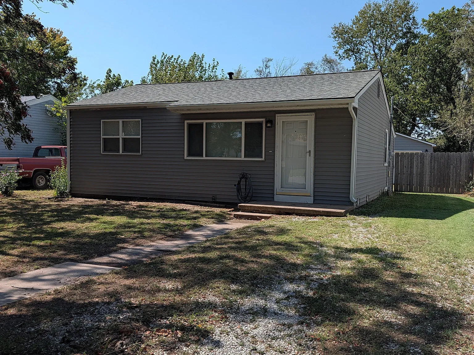 2 bed, 720 sqft, $995 — Photo 2