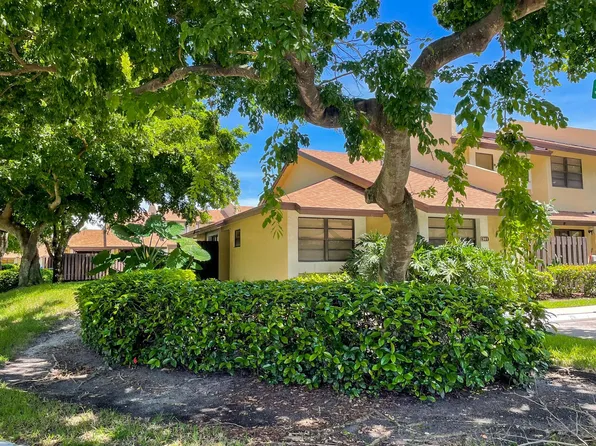 201 SW 97th Terrace, Pembroke Pines, FL 33025