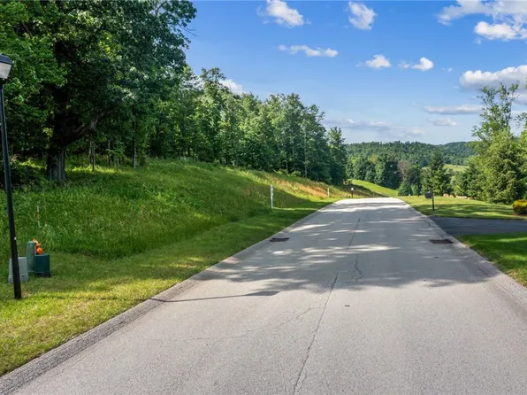 3036 Ravenwood Dr, Greensburg, PA 15601