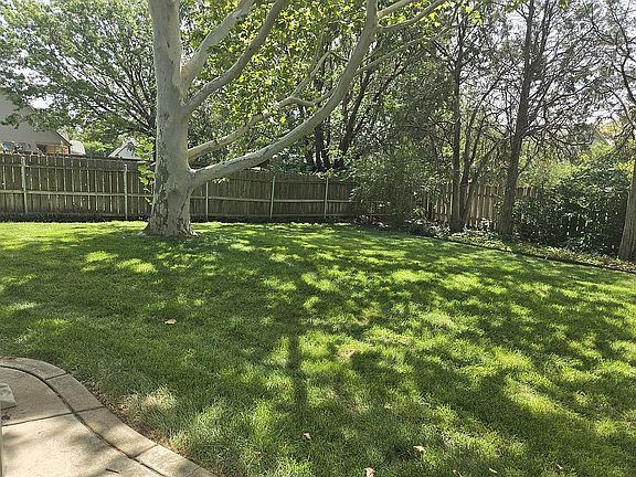3rd image of 701 Dover Dr