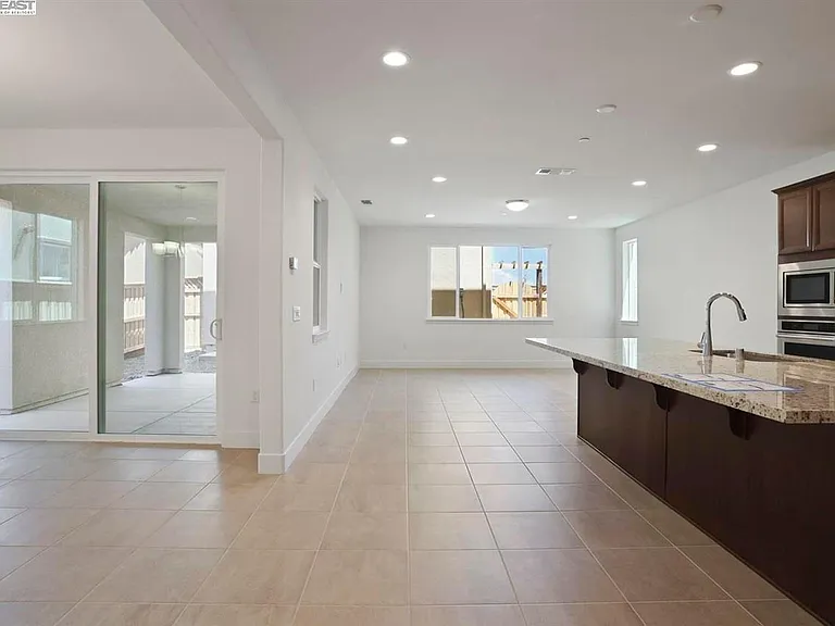 107 E Vince St — Photo 7