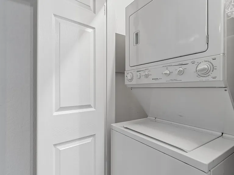 385 Jayne Ave #309 — Photo 6