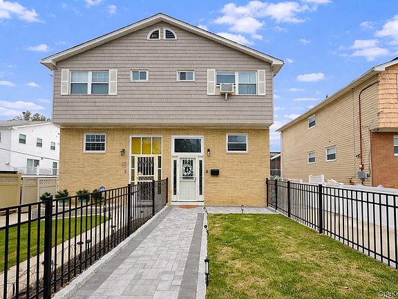 2nd image of 1663 Waring Avenue