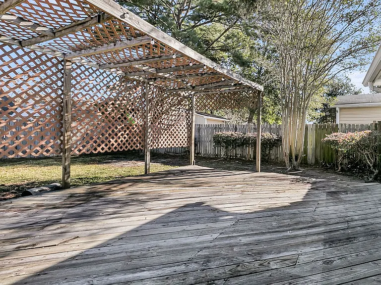 111 Hopper Dr — Photo 33
