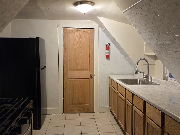 390 W 16th St #2B — Photo 3