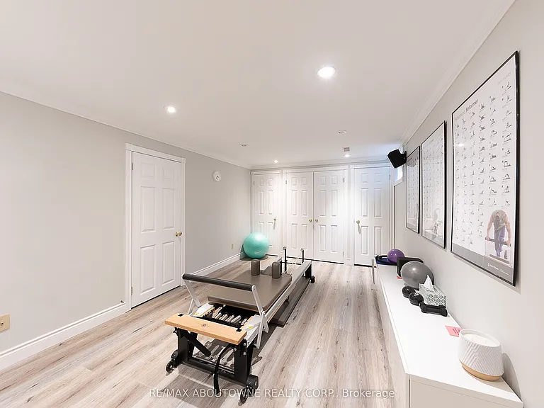 1290 Braeside Dr — Photo 35
