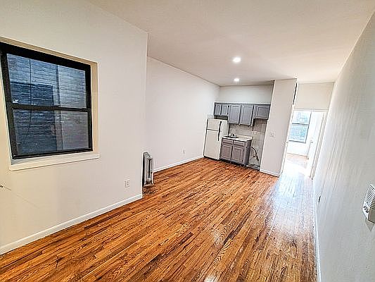 1st image of 2333 1st Ave APT 4d