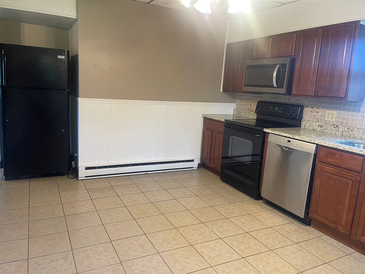 701 W Butler Dr — Photo 3