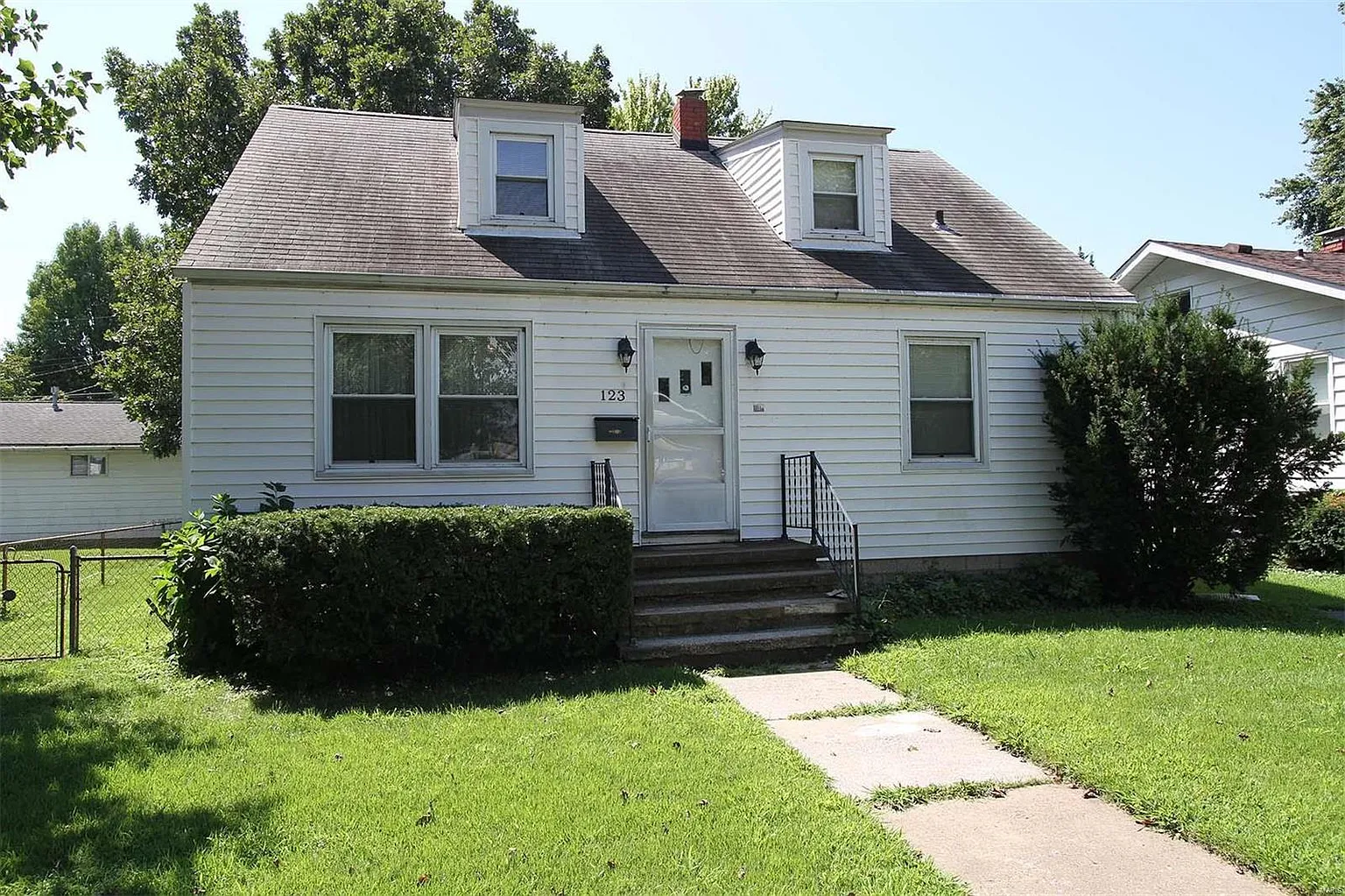 123 W 2nd St photo 1