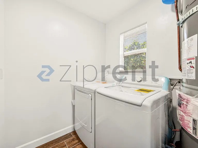1421 Astoria Pl #1 — Photo 9