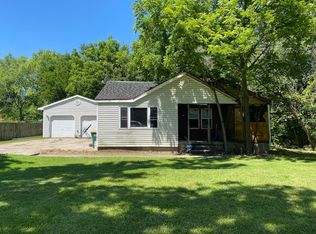 615 Yellowstone Rd, Valparaiso, IN 46385