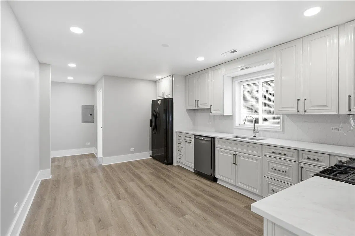 3 bed, 2.0 bath, 1750 sqft, $3,495 — Photo 2
