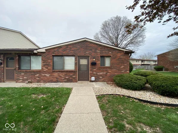 914 Greenwood Trl E, Greenwood, IN 46142