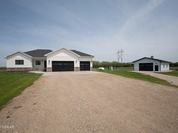 762 Shelby Ct NE, Thompson, ND 58278