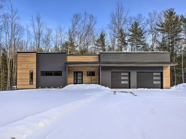 343 Dubonnet Trl, Interlochen, MI 49643