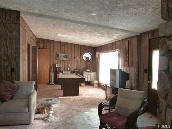 2nd image of 13 Crescent Cir