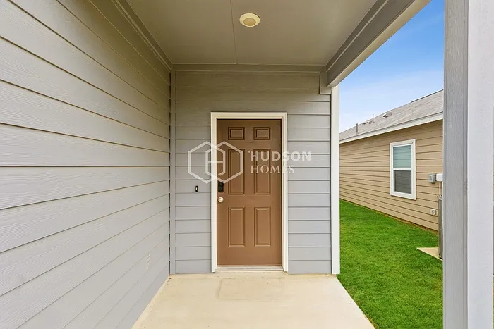 4 bed, 3.0 bath, 2252 sqft, $1,975 — Photo 3