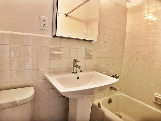 Rented by Bohemia Realty Group | media 10